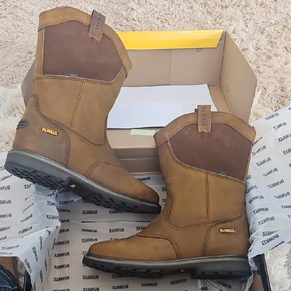 Men's Brown Boots by DeWalt. Steel Toe.